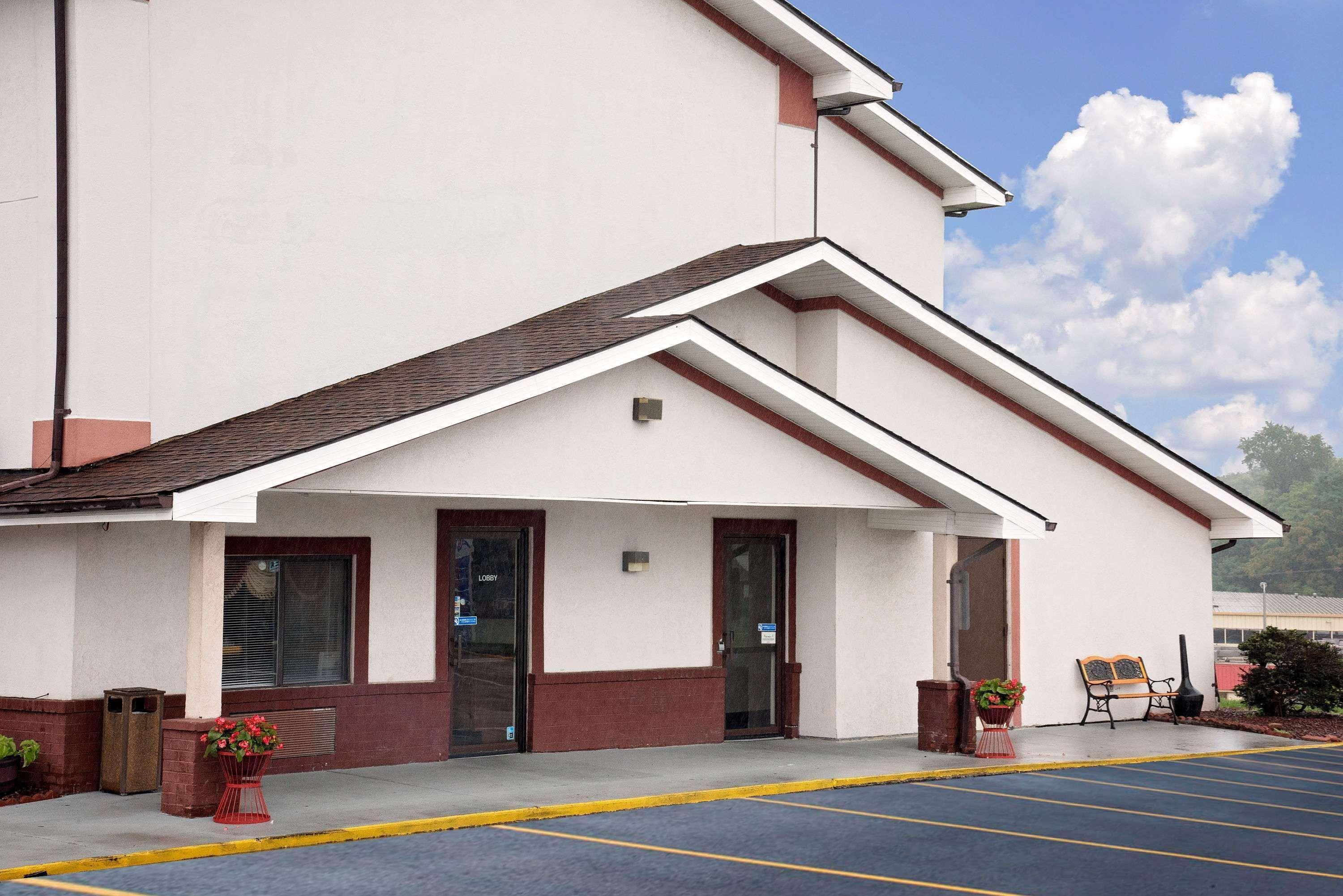 Hotel Super 8 Martinsburg Zewnętrze zdjęcie
